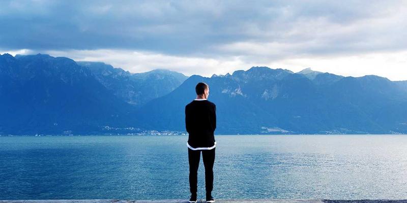 原木风花艺、鲜花速递与花艺设计：现代生活的三种鲜花美学