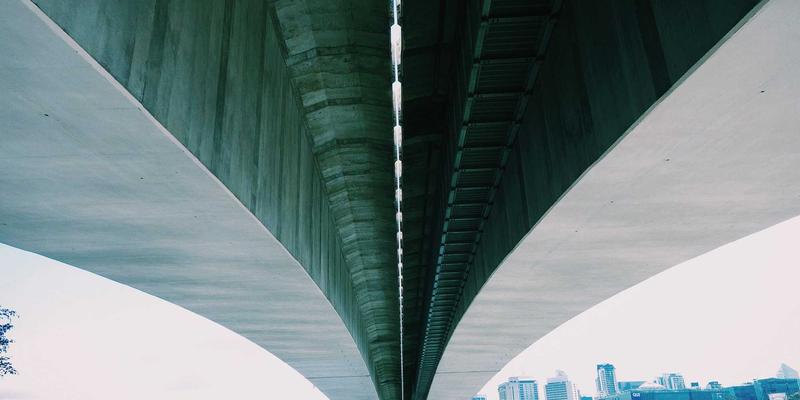 鲜花47：现代鲜花配送与速递服务如何为生活增添仪式感